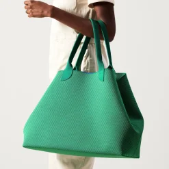 The Lightweight Mega Tote