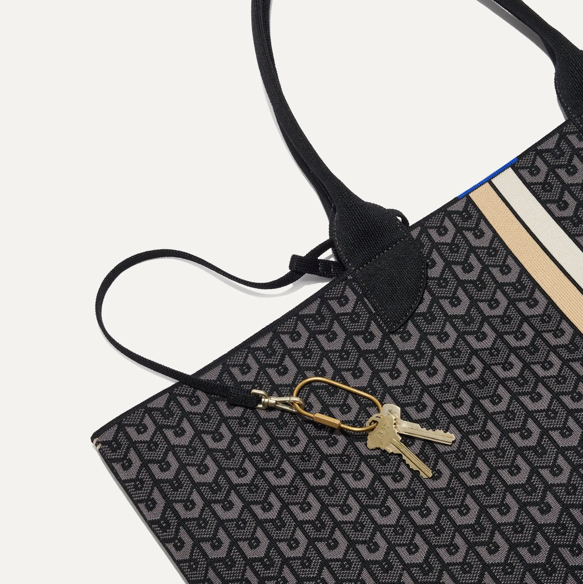 The Lightweight Mega Tote